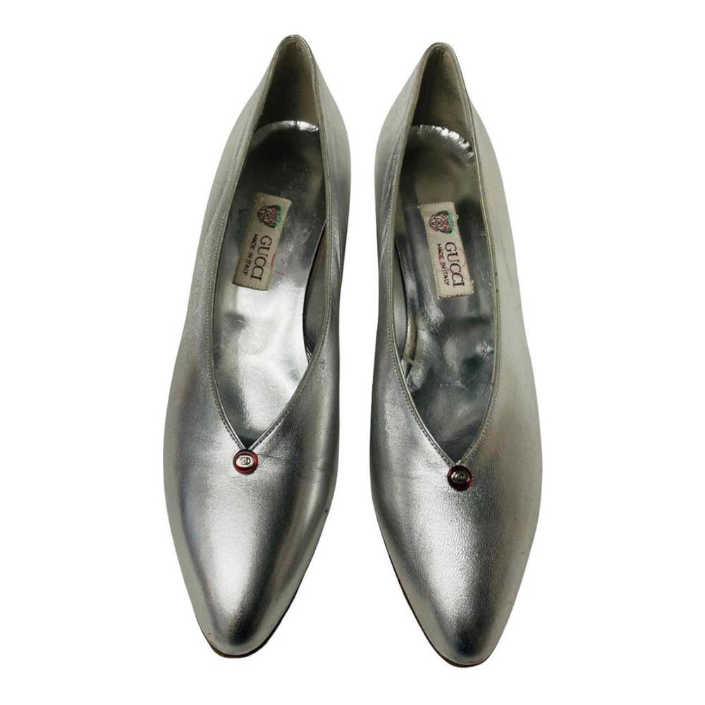 Rare Vintage GUCCI Metallic Silver 2” Leather Pumps.
